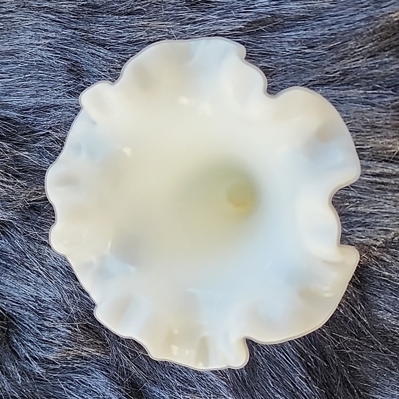 VINTAGE HOBNAIL MILK GLASS FLUTED RAFFLE VASE . - Picture 2 of 6